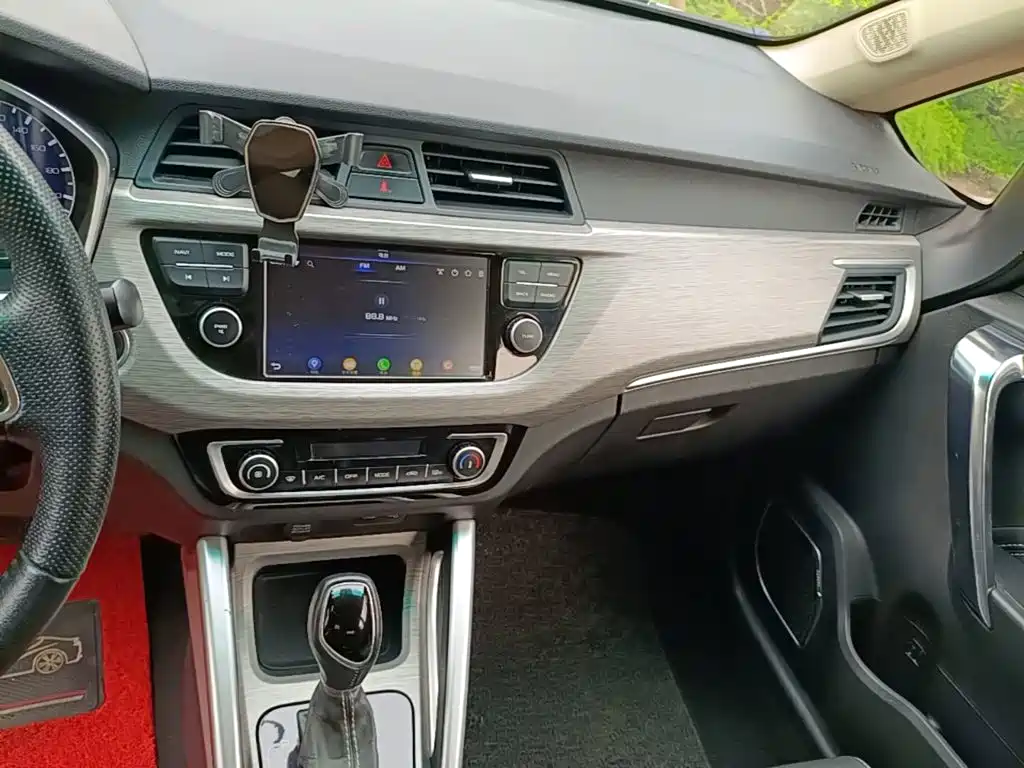 Geely Vision X3 2019 — фото 13