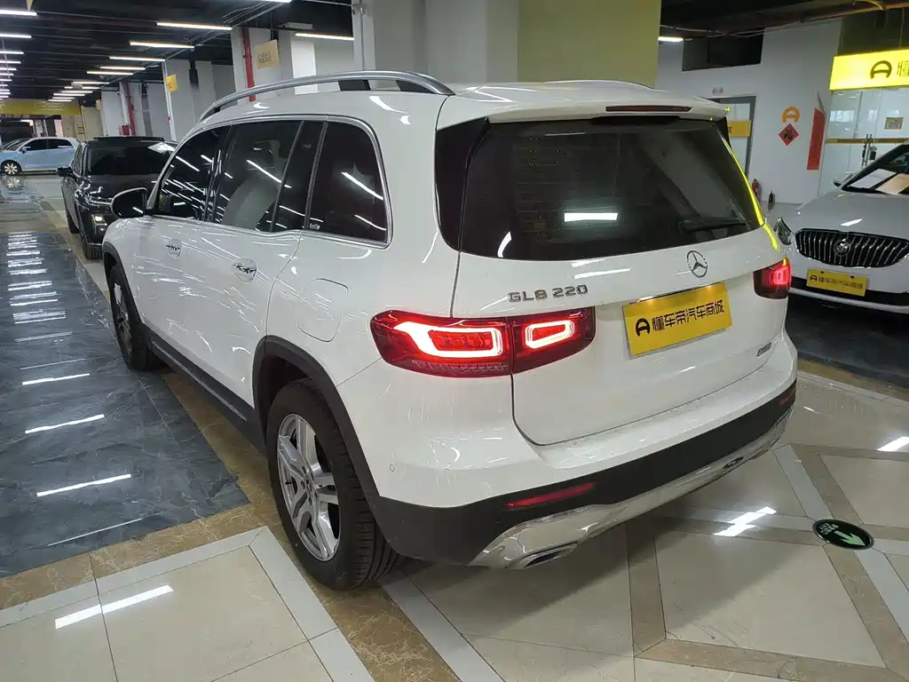 Mercedes-Benz GLB 2023