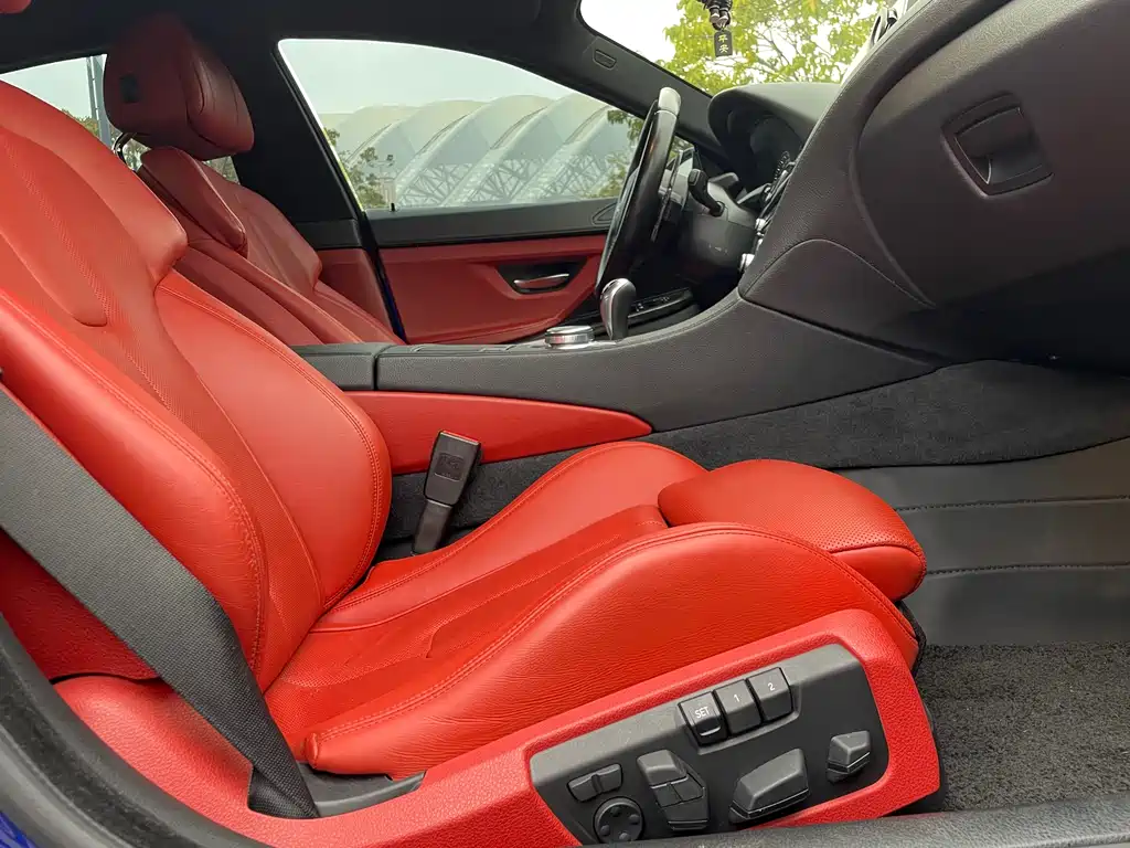 BMW M6 2017 — фото 18