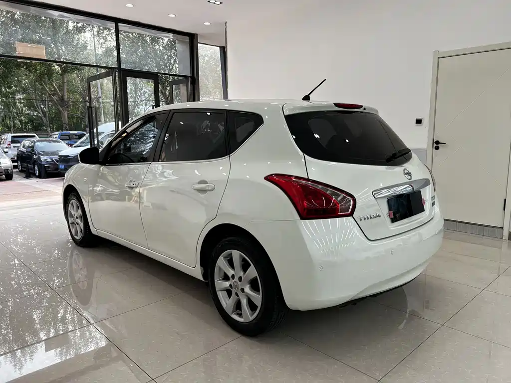 Nissan Tiida 2015 — фото 25