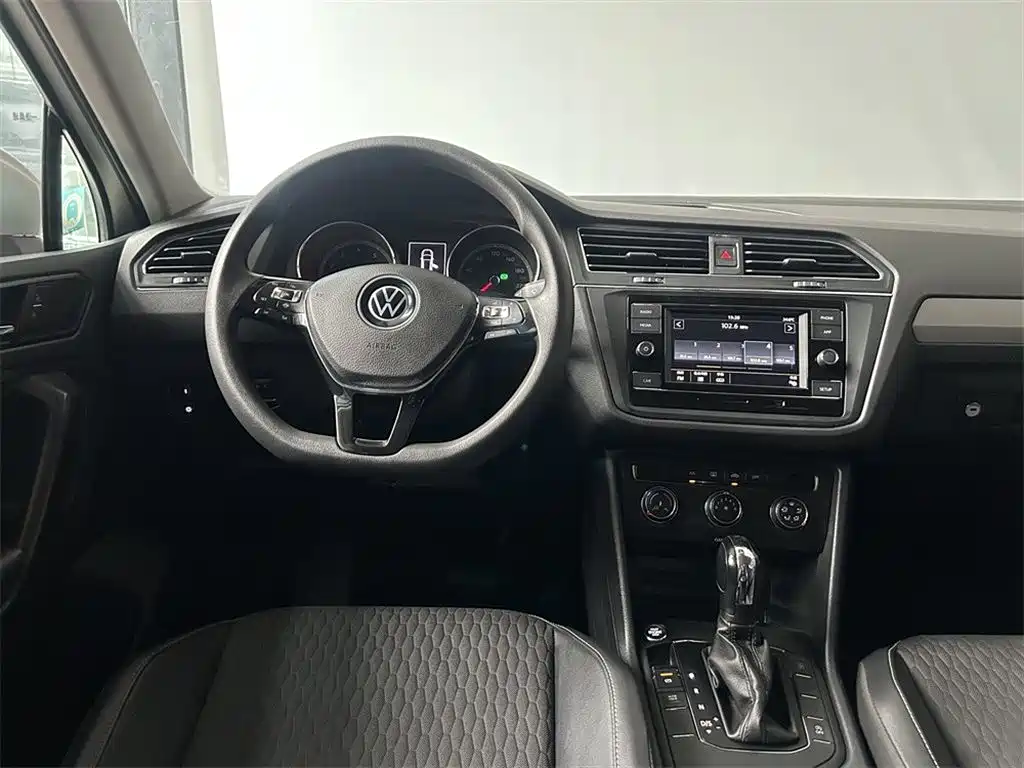 Volkswagen Tiguan L 2021 — фото 11
