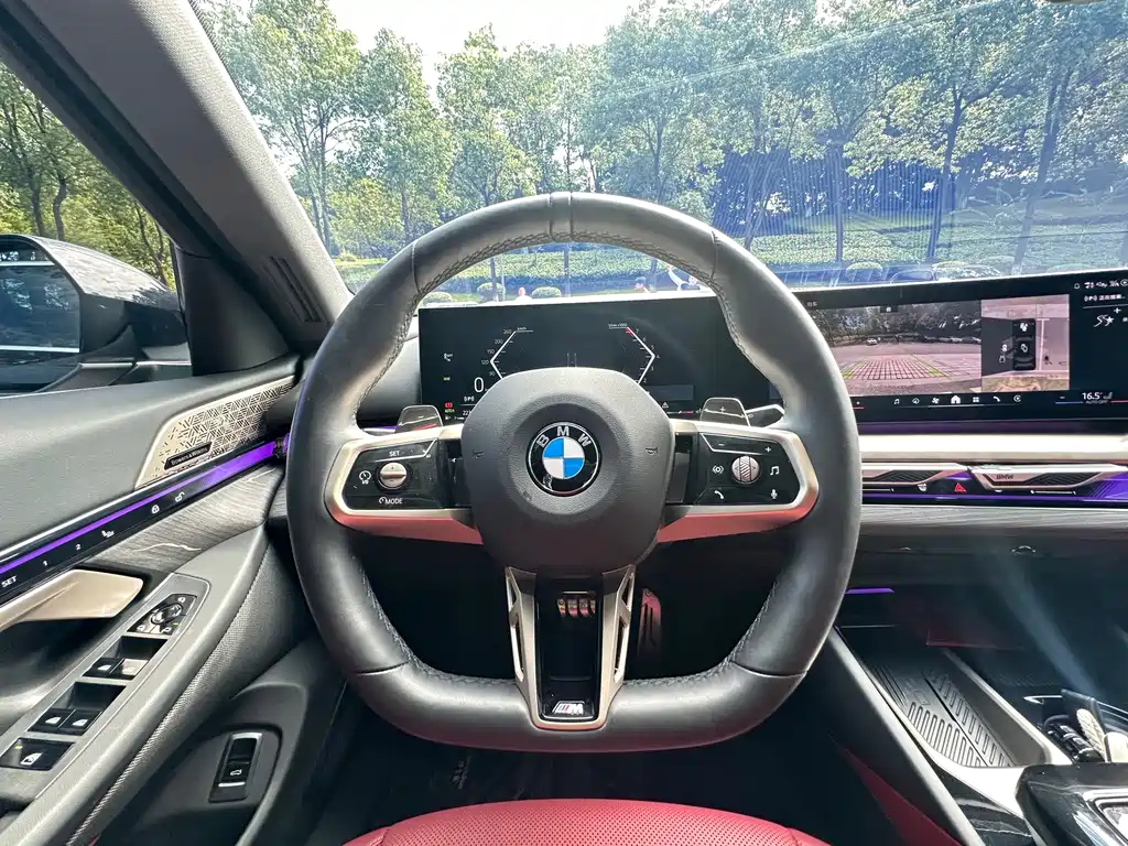 BMW 5 Series 2025 — фото 11