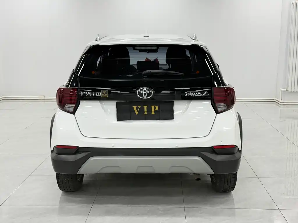 Toyota Yaris L 2022 — фото 6