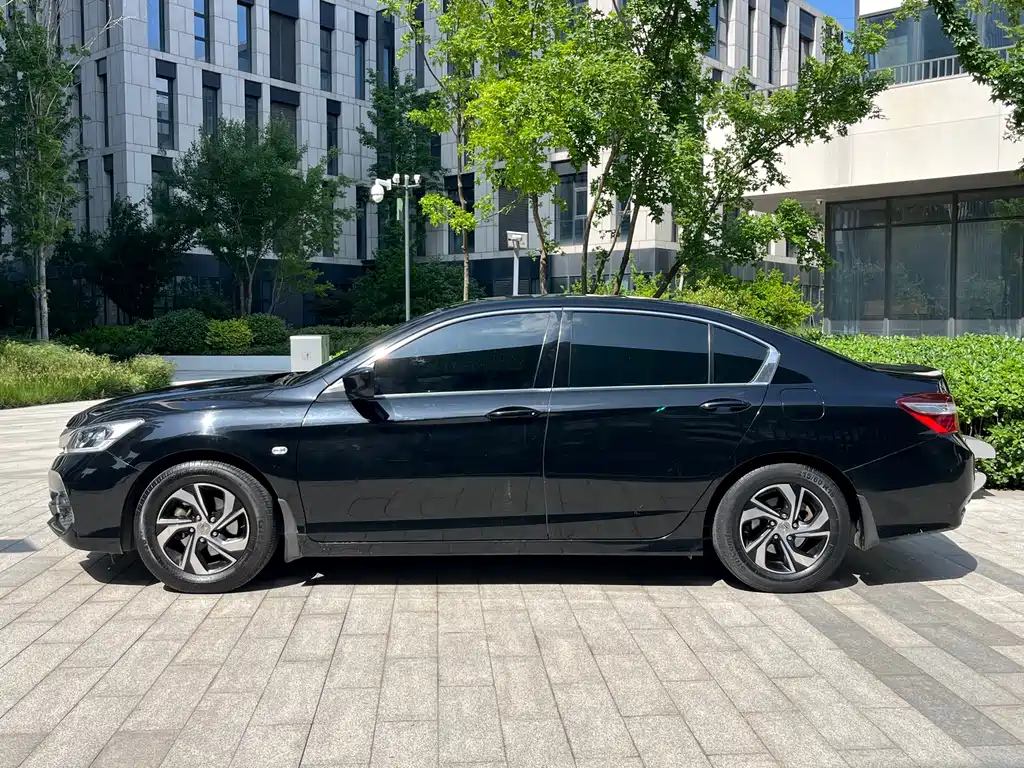 Honda Accord 2018 — фото 3