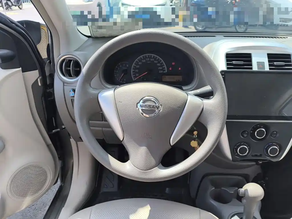 Nissan Sunny 2018 — фото 11