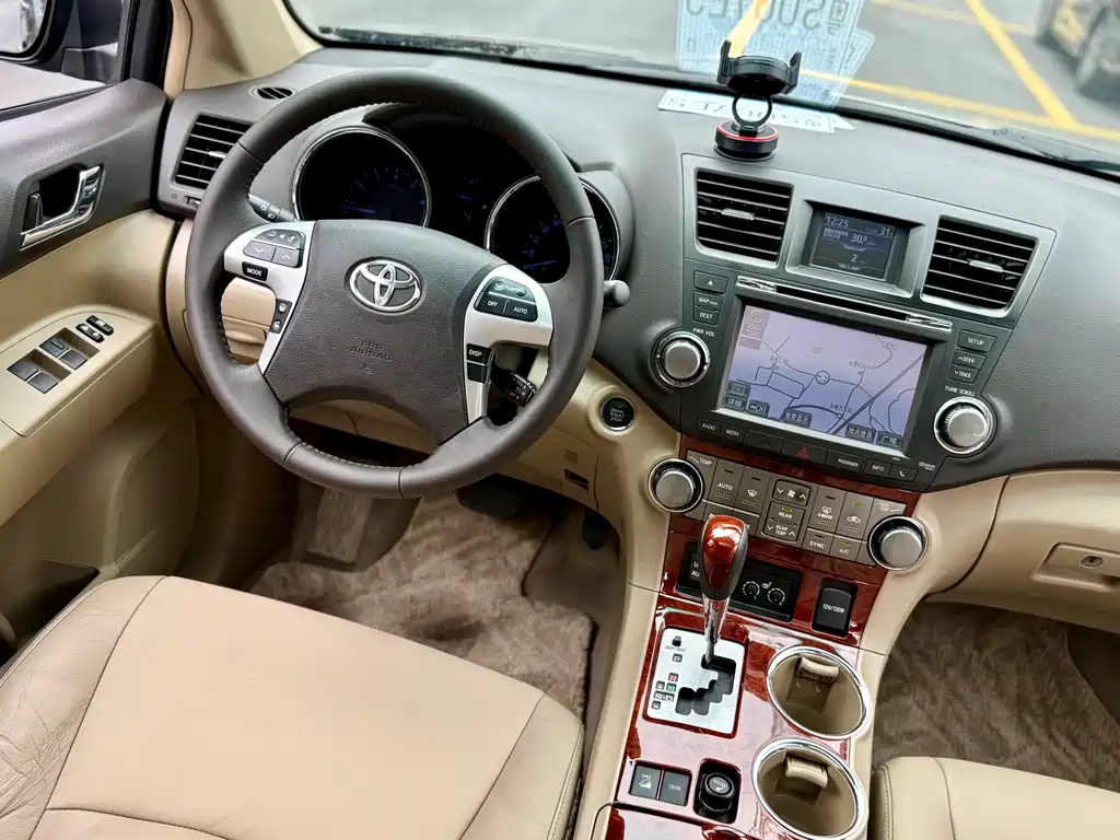 Toyota Highlander 2013 — фото 18