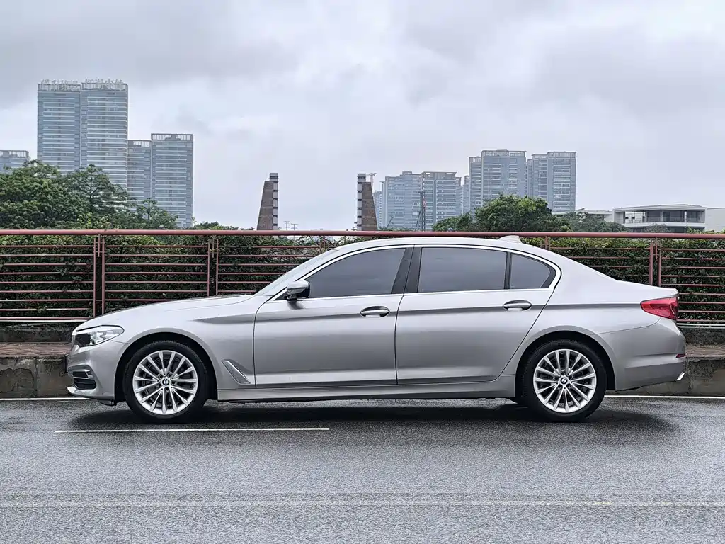 BMW 5 Series 2019 — фото 7