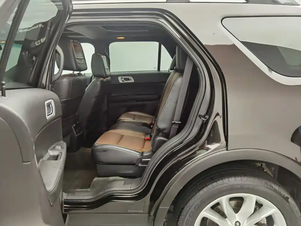 Ford Explorer 2014 — фото 15