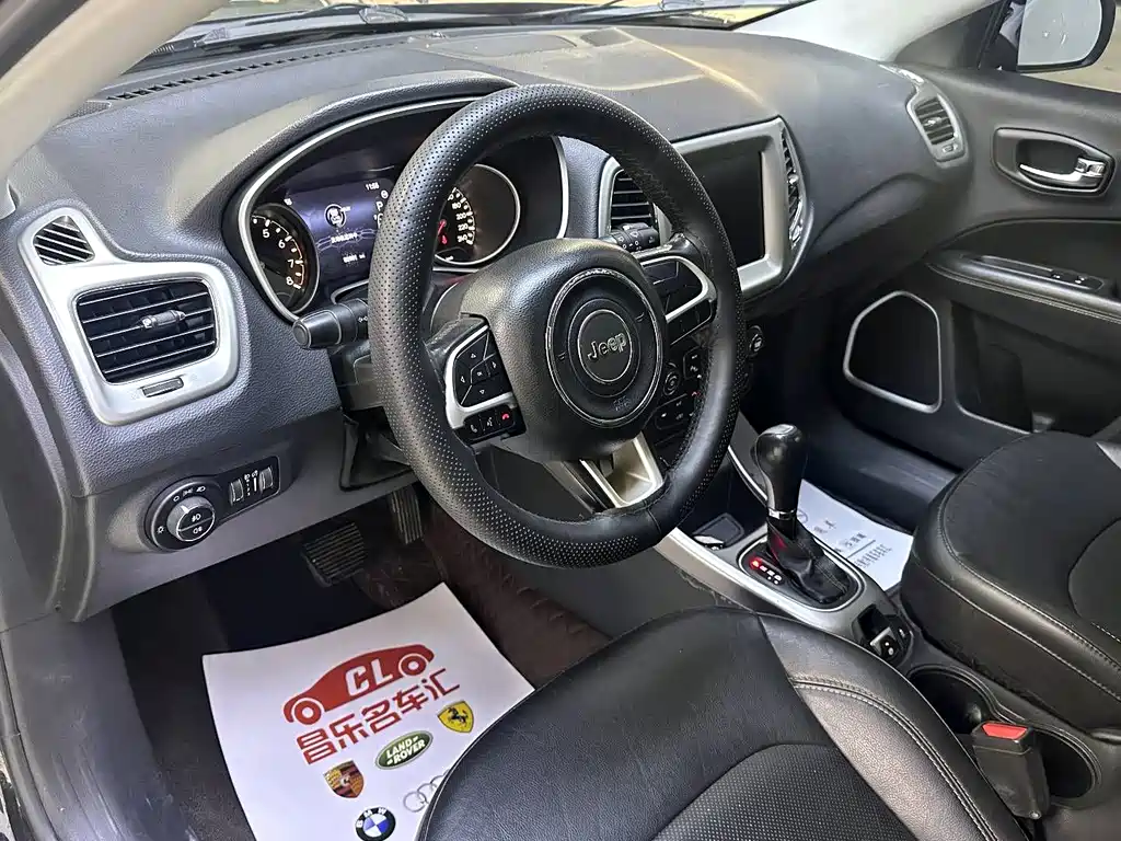 Jeep Compass 2018 — фото 12