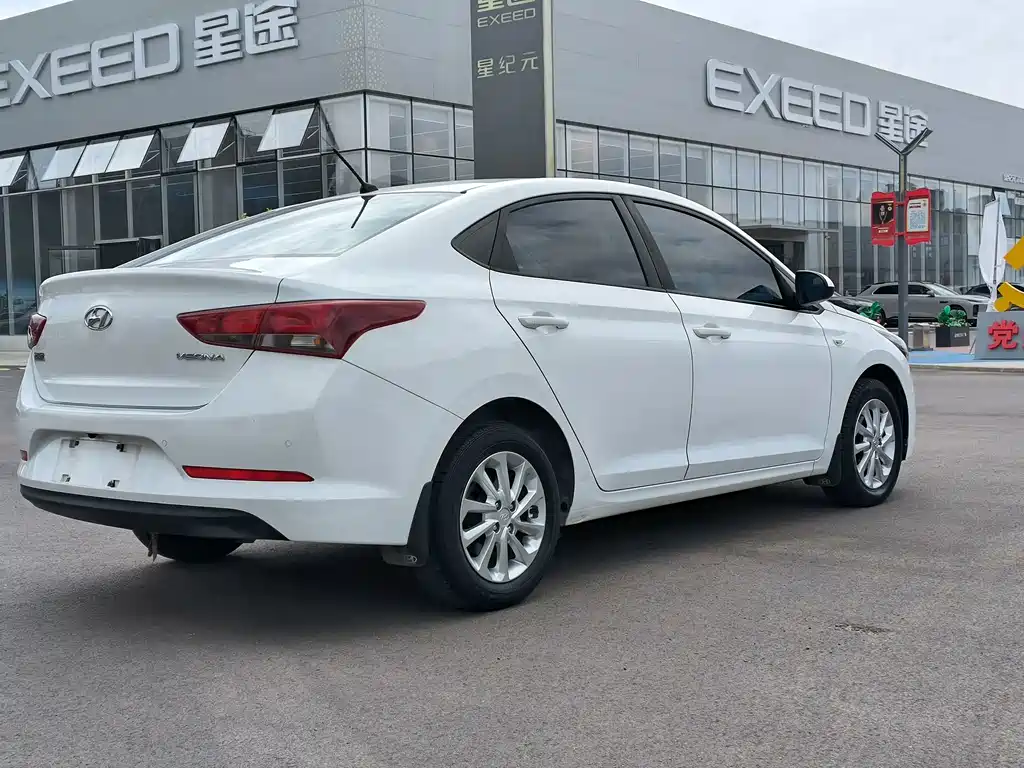 Hyundai Verna 2017 — фото 9