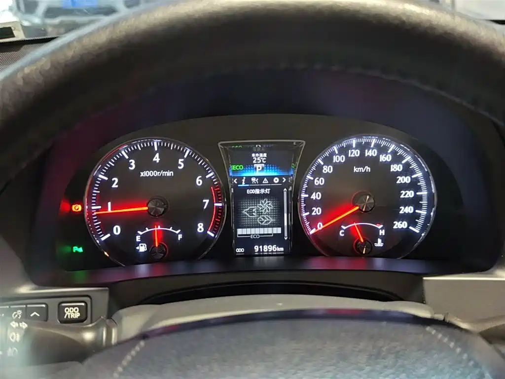 Toyota Crown 2016 — фото 12