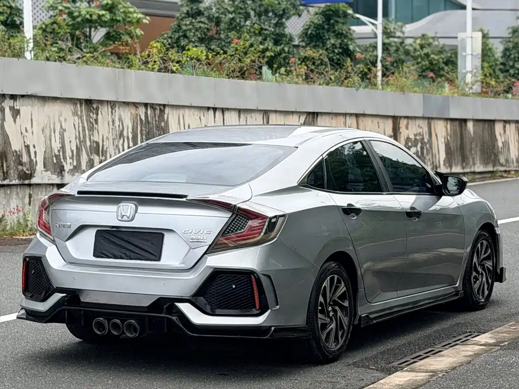 Honda Civic 2017 — фото 16