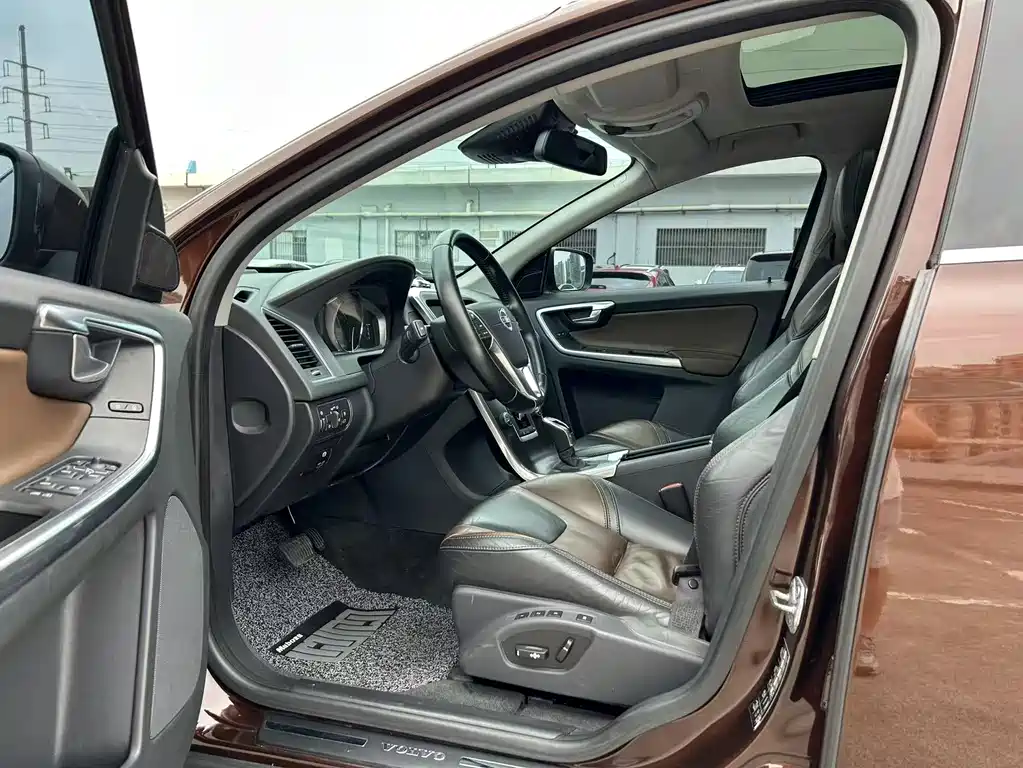 Volvo XC60 2014 — фото 14