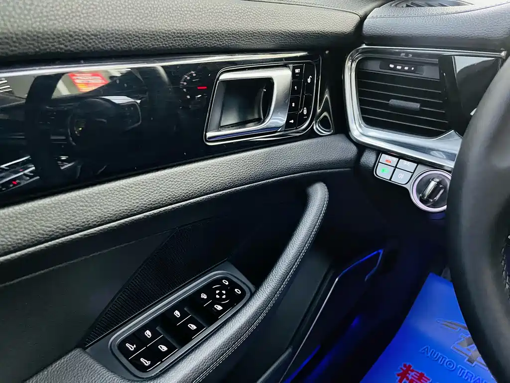 Porsche Panamera 2017 — фото 20