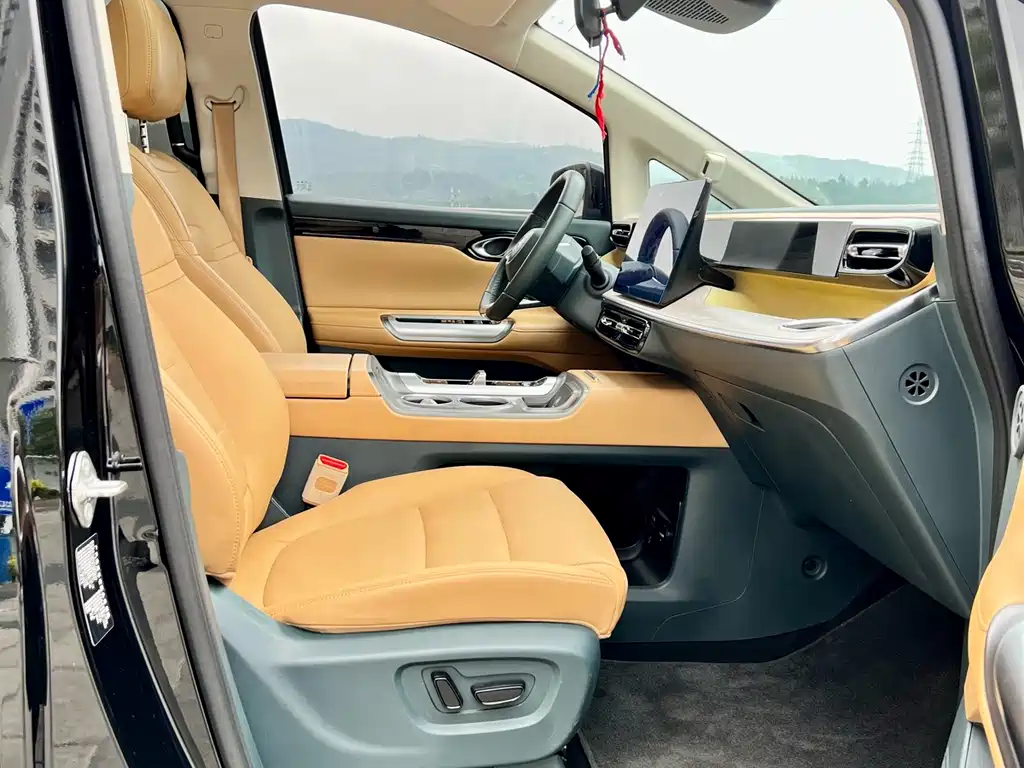 GAC Motor Trumpchi E8 2024 — фото 8