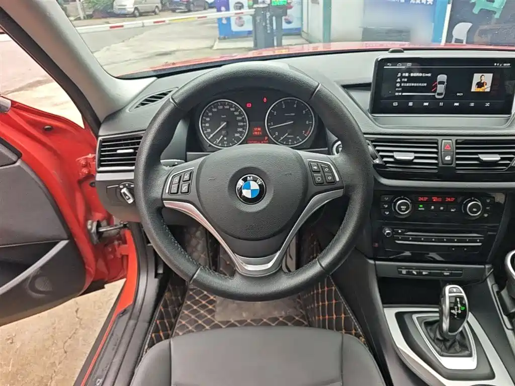 BMW X1 2015 — фото 11