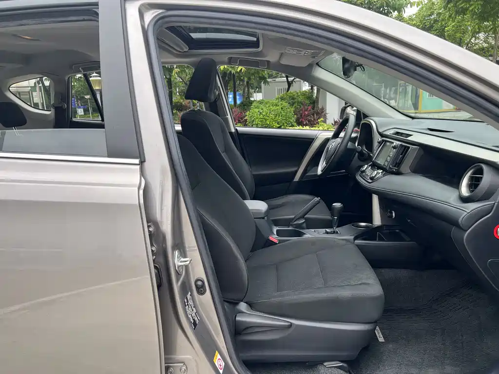 Toyota RAV4 2015 — фото 14