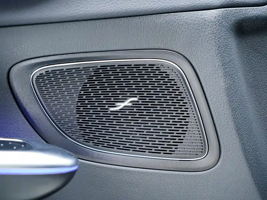 Mercedes-Benz C-Class 2023 — фото 16