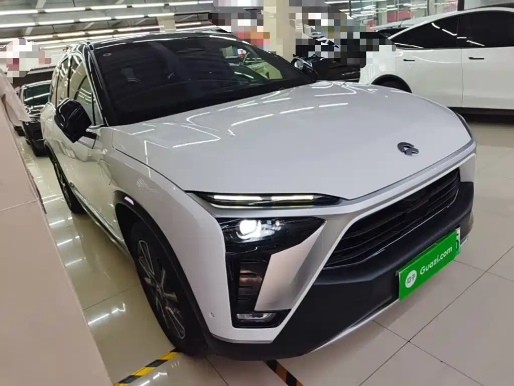 NIO ES8 2021