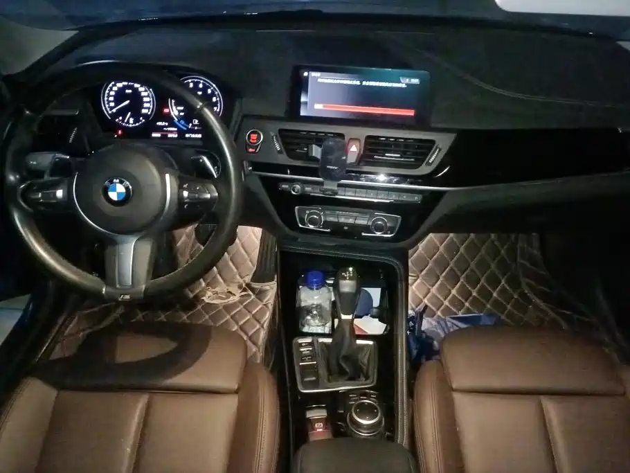 BMW 1 Series 2019 — фото 12