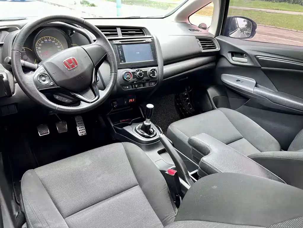 Honda Fit 2018 — фото 10
