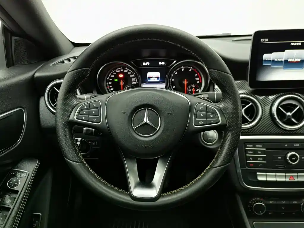 Mercedes-Benz CLA 2017 — фото 11