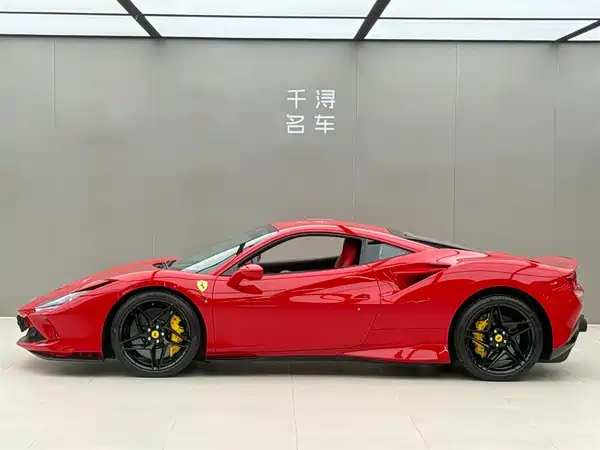 Ferrari F8 2022