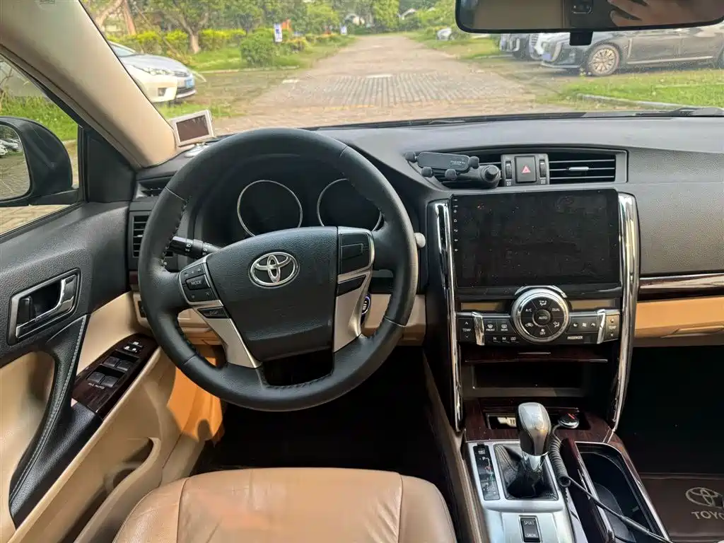 Toyota Reiz 2011