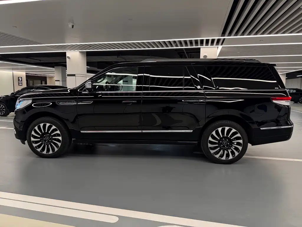 Lincoln Navigator 2022 — фото 8