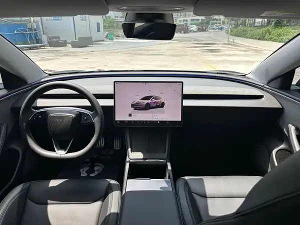 Tesla Model 3 2025