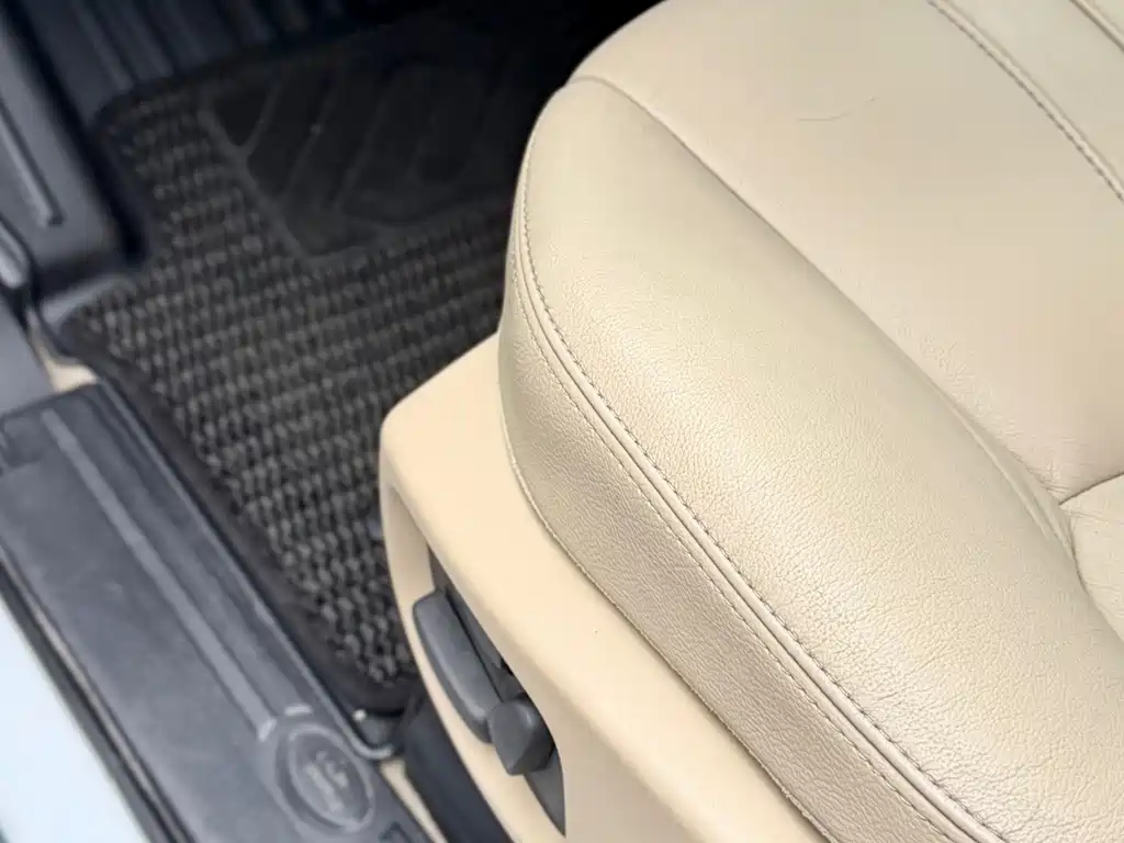 Land Rover Discovery 2012 — фото 17