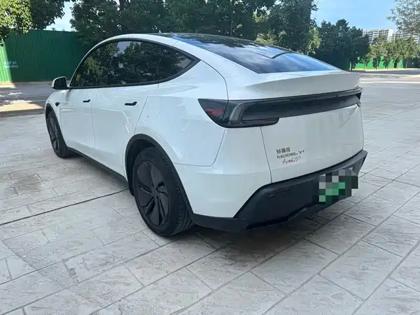 Tesla Model Y 2025