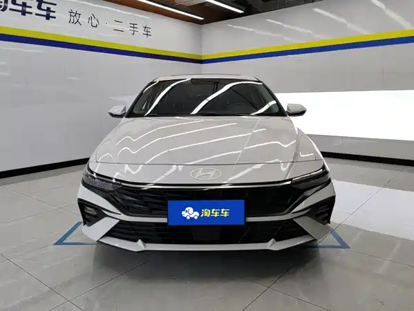 Hyundai Elantra 2024