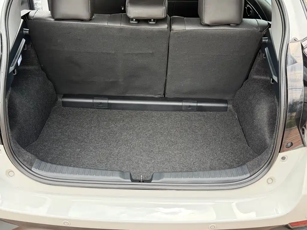 Toyota Yaris L 2022 — фото 12