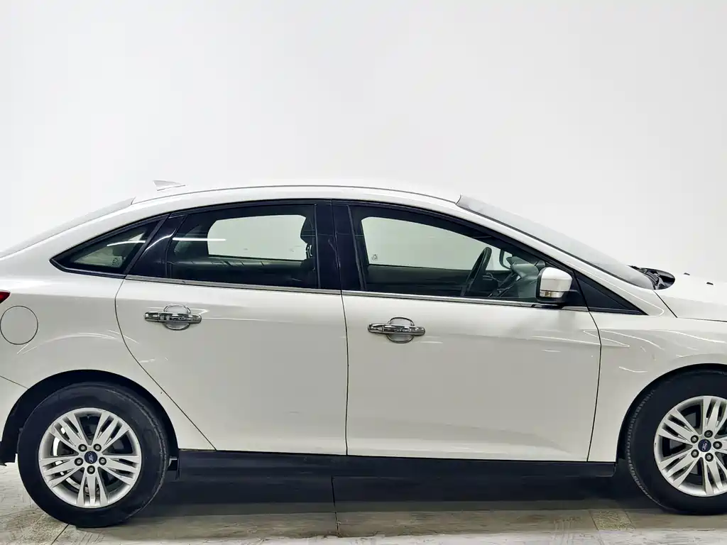 Ford Focus 2013 — фото 8