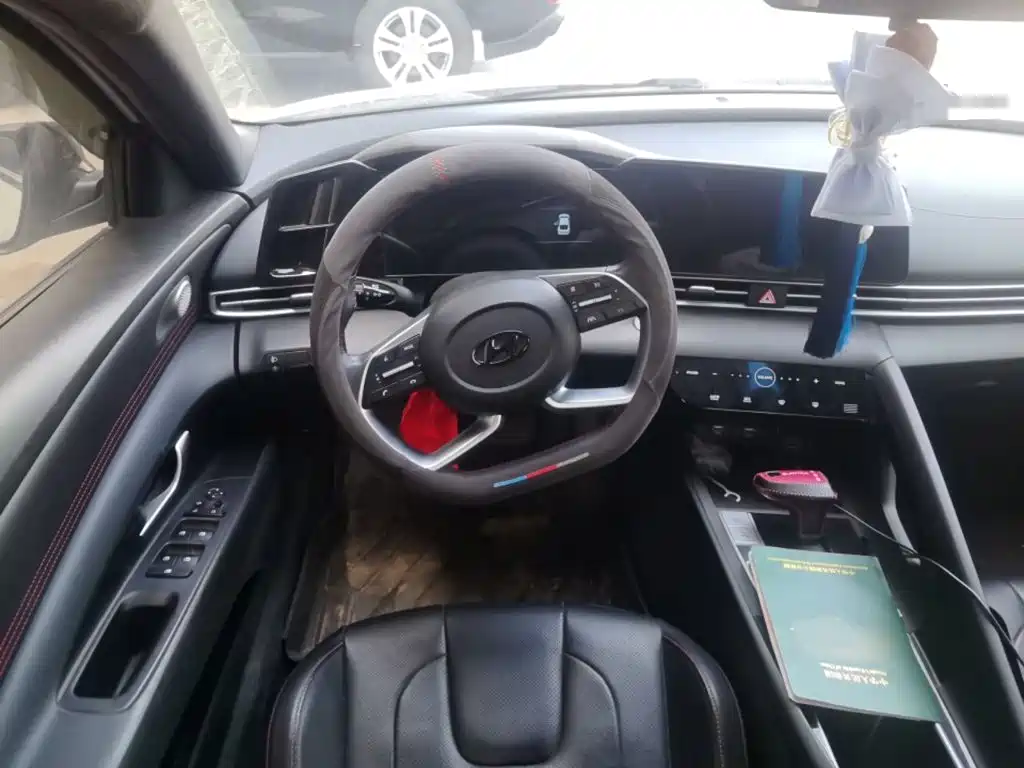 Hyundai Elantra 2022