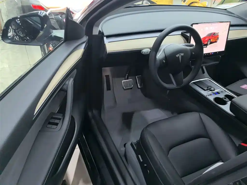 Tesla Model Y 2023 — фото 16