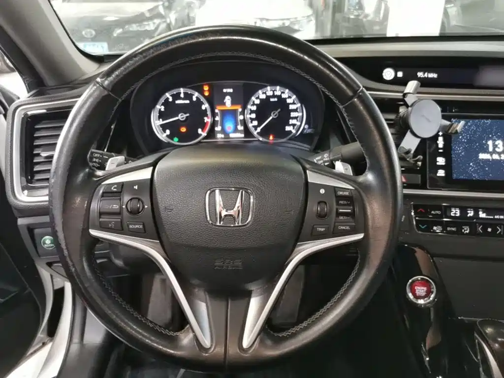 Honda Spirior 2016 — фото 11