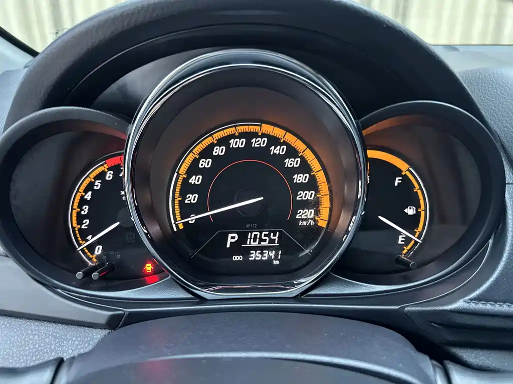 Toyota Yaris L 2022 — фото 12