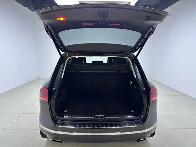 Volkswagen Touareg 2018 — фото 14