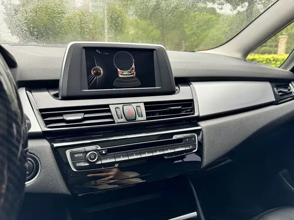 BMW 2 Series Wagon 2018 — фото 10