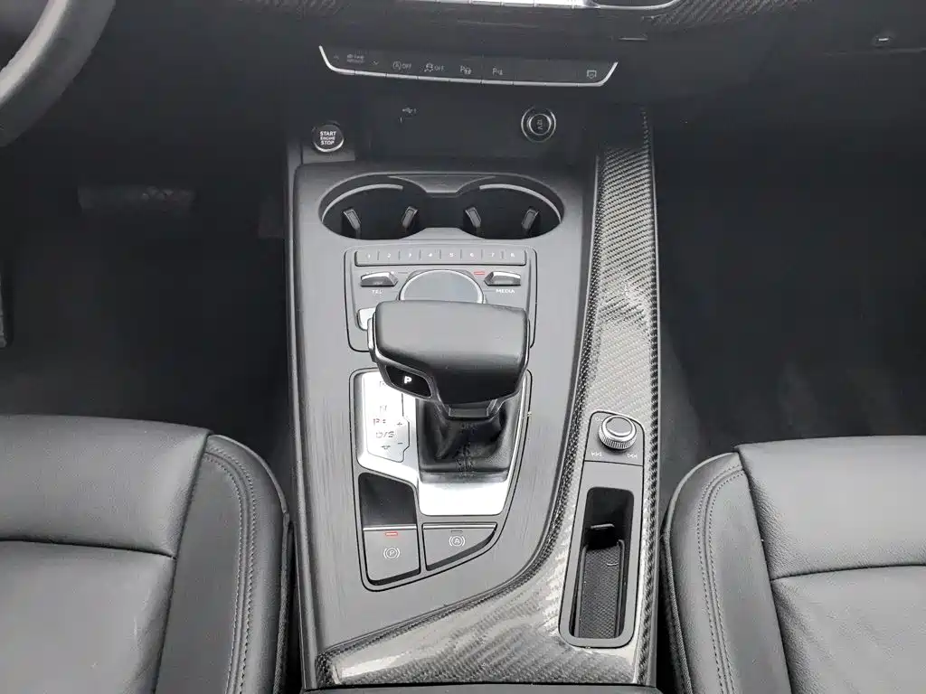 Audi A4L 2019 — фото 13
