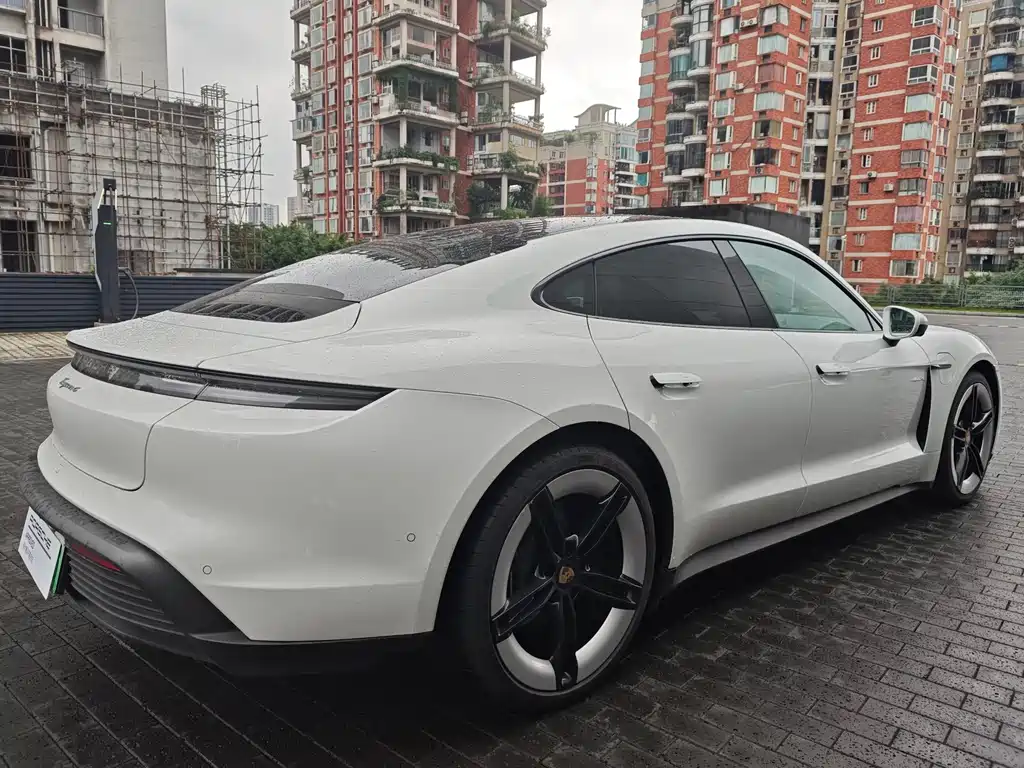 Porsche Taycan 2024