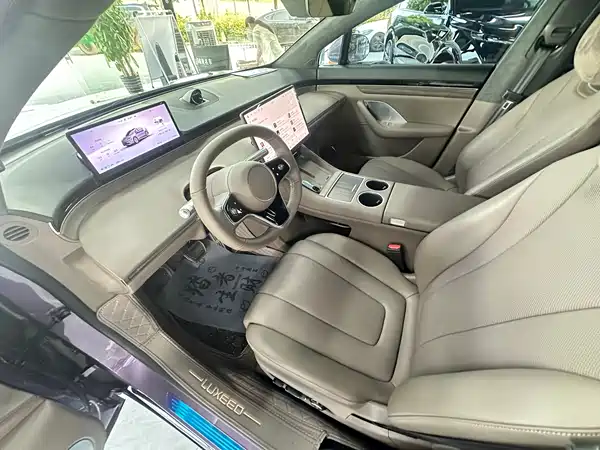 Luxeed R7 2024
