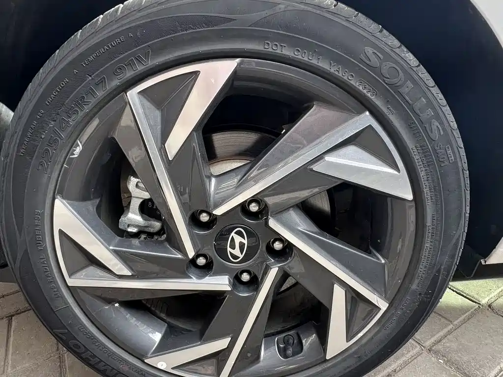 Hyundai Elantra 2023 — фото 13