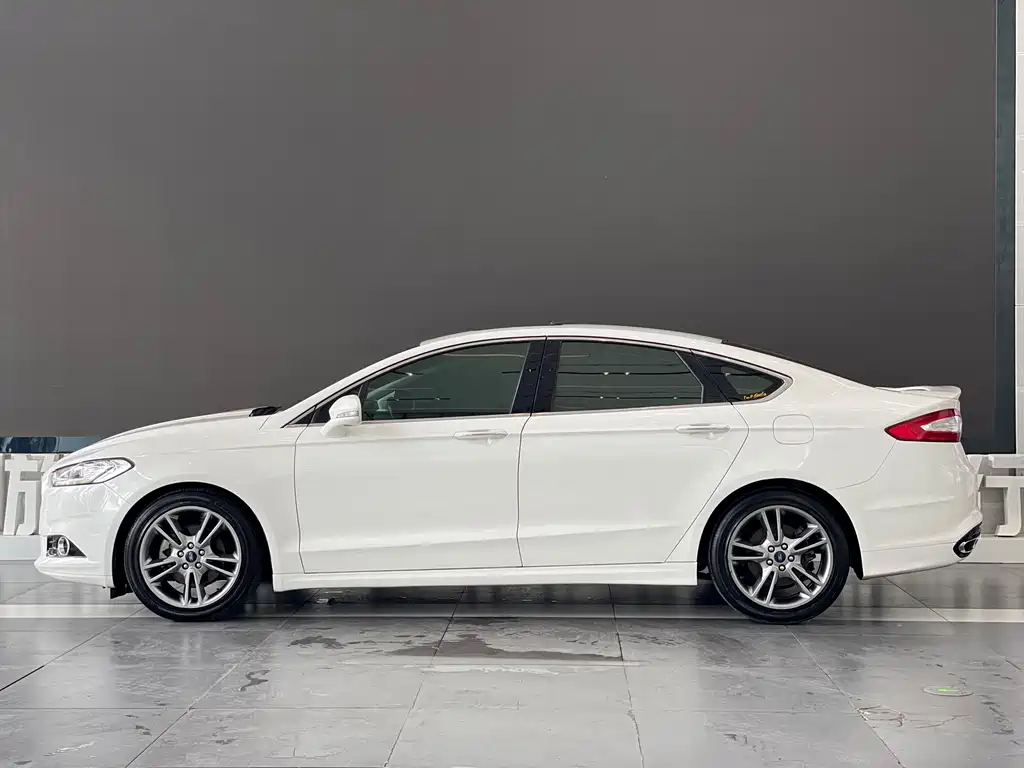 Ford Mondeo 2015 — фото 13