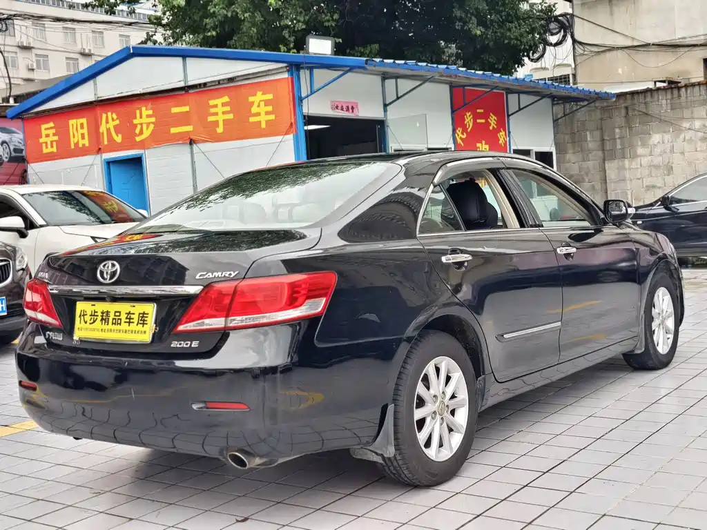Toyota Camry 2010 — фото 20
