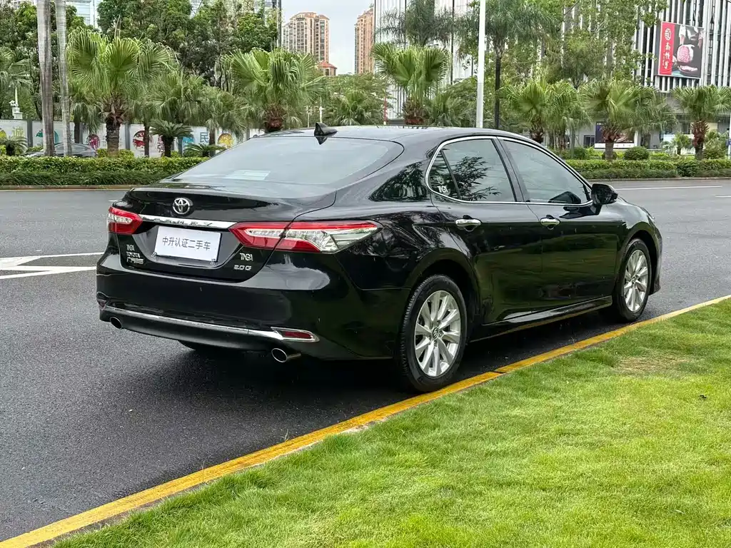 Toyota Camry 2018 — фото 4