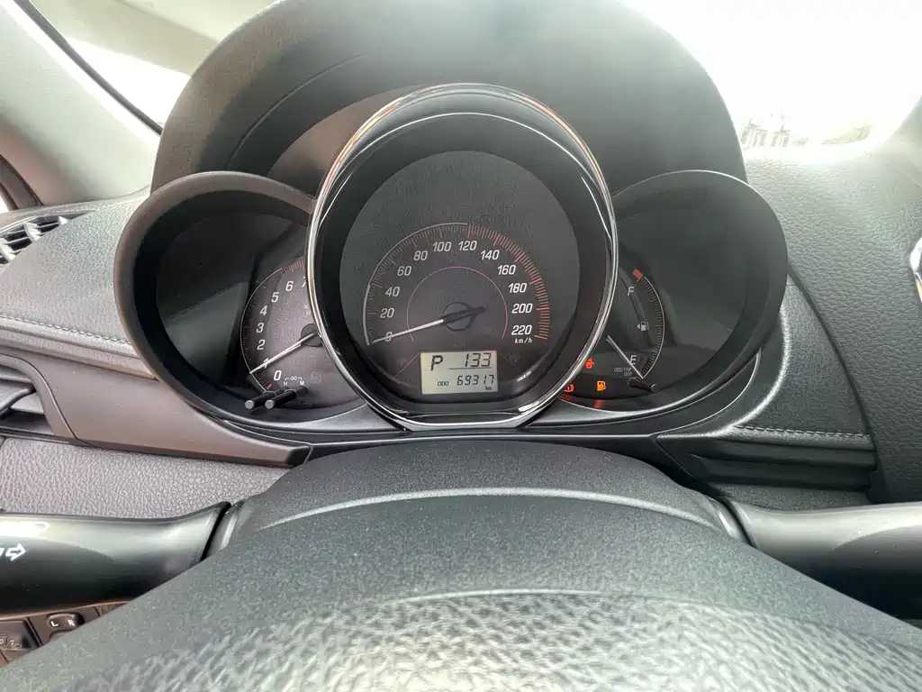 Toyota Yaris L 2020 — фото 10