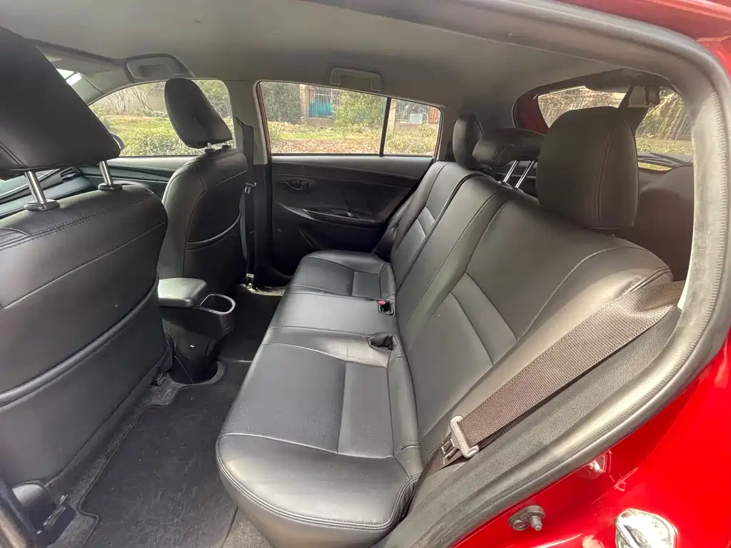 Toyota Yaris L 2020 — фото 13